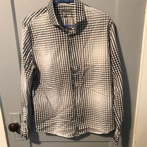 Men’s fitted dress shirt